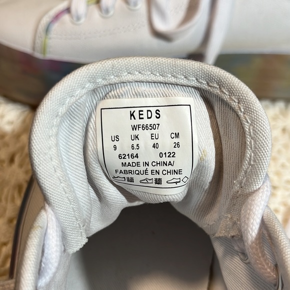 NWOT KEDS SZ 9 white lace up sneakers. - Picture 9 of 9